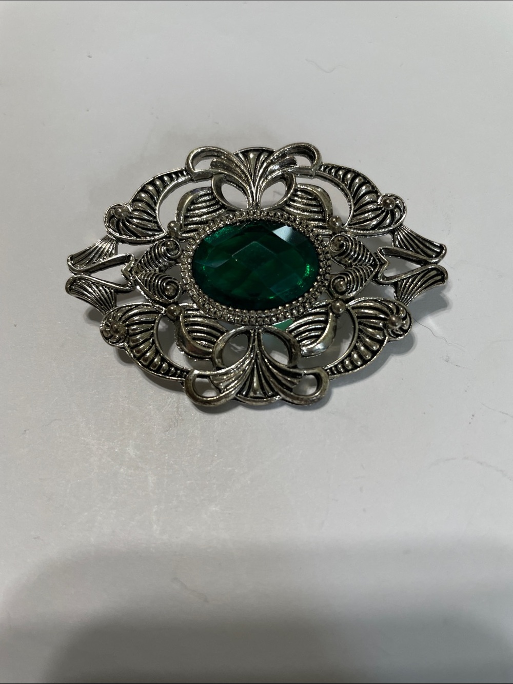 Vintage-Style Silver Brooch with Emerald Green Stone. 7/10/6 - Picture 1 of 2